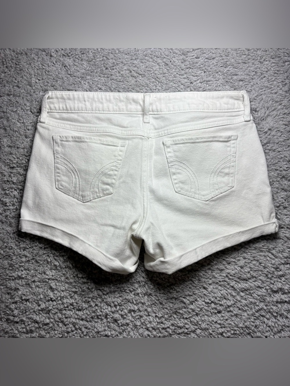 HOLLISTER Shorts Womens 28 Low Rise Midi White Vintage Stretch Y2K Cuffed Party - Picture 3 of 3